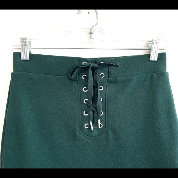 Forever 21 NWT Dark Green Lace Up Mini Skirt Size Small - Picture 4 of 9
